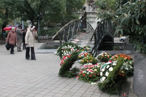 Wreaths to commemorate Imre Nagy.